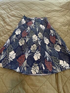United Colors Of Benetton Navy Floral A-Line Skirt size UK12 (US 8-10)